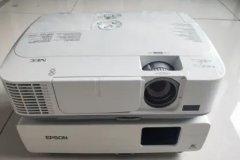 轉讓投影儀和筆記本電腦，基本全新，配件齊全